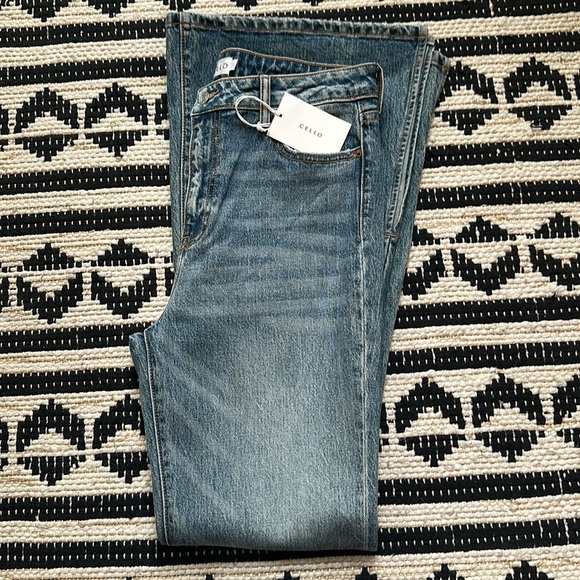 NWT Cello high-rise flare jeans - Picture 4 of 7